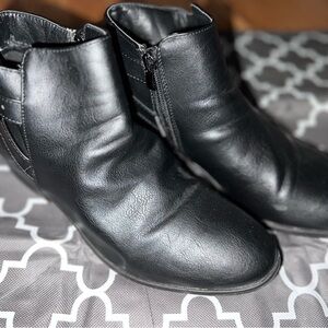 Vepose Black Leather Ankle Boots